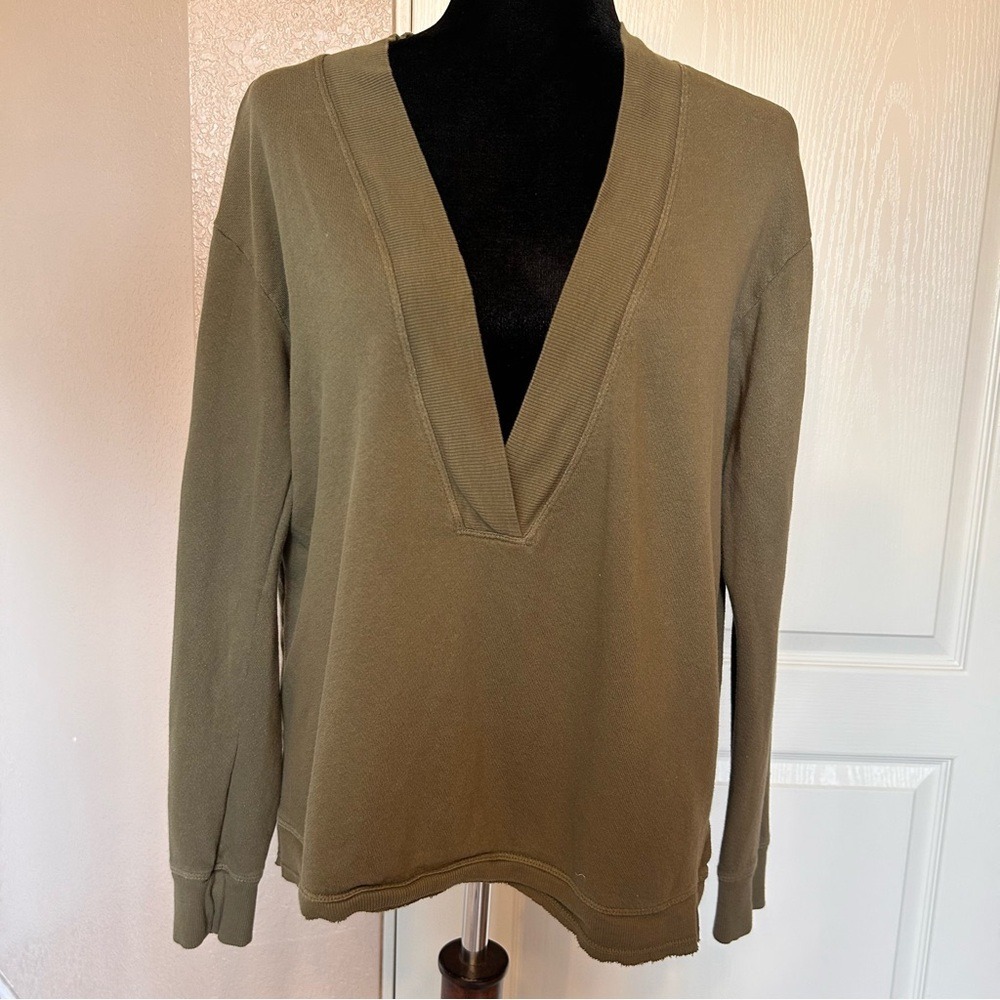 Anthropologie Left of‎ Centre Olive Green V-Neck Pullover Shirt Size Small